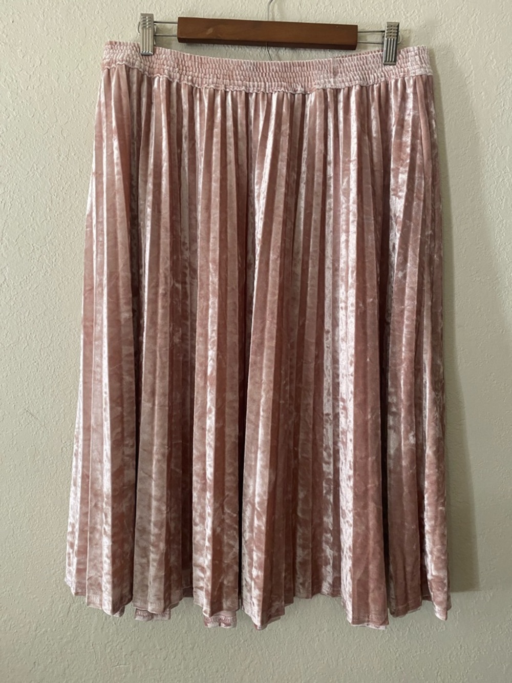 a new day Blush Crushed Velvet Pleated Midi Skirt - Picture 4 of 10